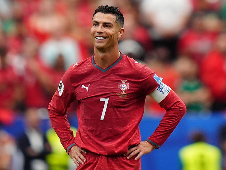 A Fitness Expert Reviews Cristiano Ronaldo’s Workout: How to Adapt It